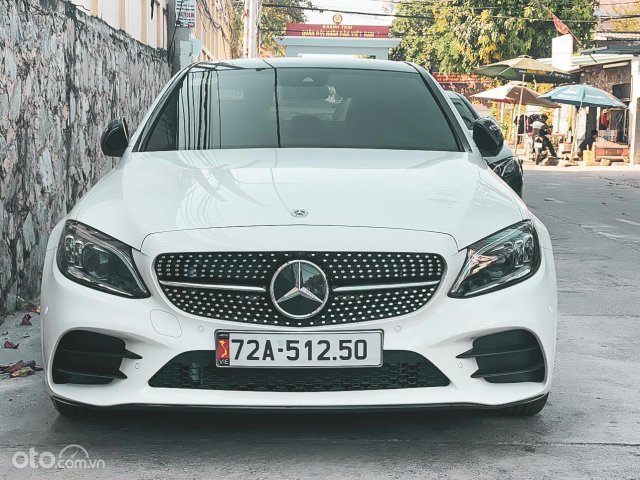Siêu hot | Mercedes C300 AMG sản xuất 2021 - Màu trắng/Nội thất nâu - Xe mới 99%0