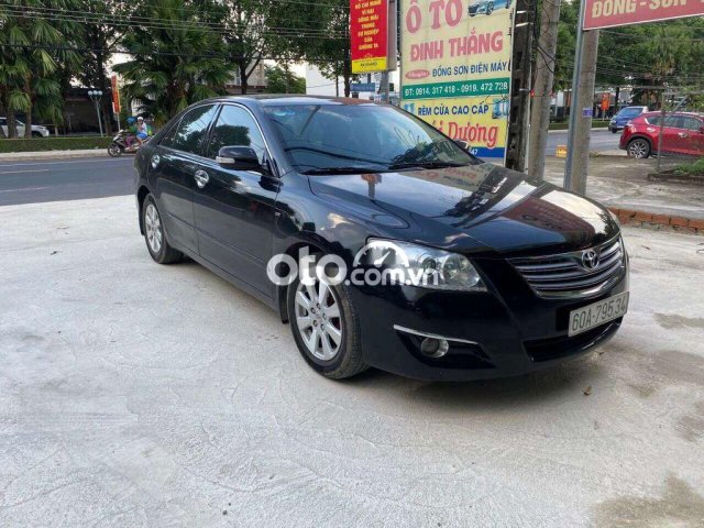 Xe Toyota Camry 2.0E năm 2007, màu đen