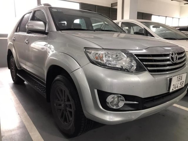 Bán xe Toyota Fortuner 2.7V 4x2 màu bạc, năm sản xuất 2016, tên cá nhân, nguồn gốc rõ ràng