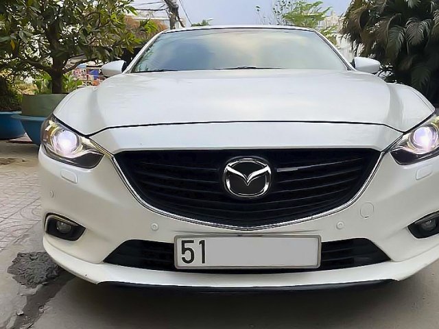 Cần bán gấp Mazda 6 2.0 AT sản xuất năm 2016, màu trắng giá cạnh tranh