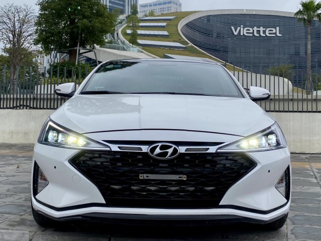 Cần bán gấp Hyundai Elantra 2019 bản 2.0, mới chạy có 24.000 km cực mới0