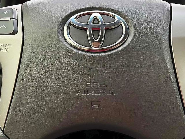 Cần bán gấp Toyota Camry LE 2.5 năm sản xuất 2010, màu đen, nhập khẩu nguyên chiếc 2