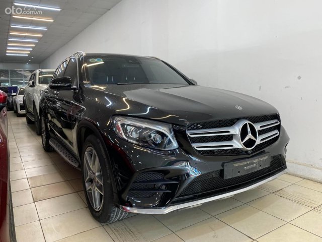 Cấn bán gấp trước tết xe Mercedes-Benz GLC 300 màu đen, năm sản xuất 2018, bao test hãng toàn quốc