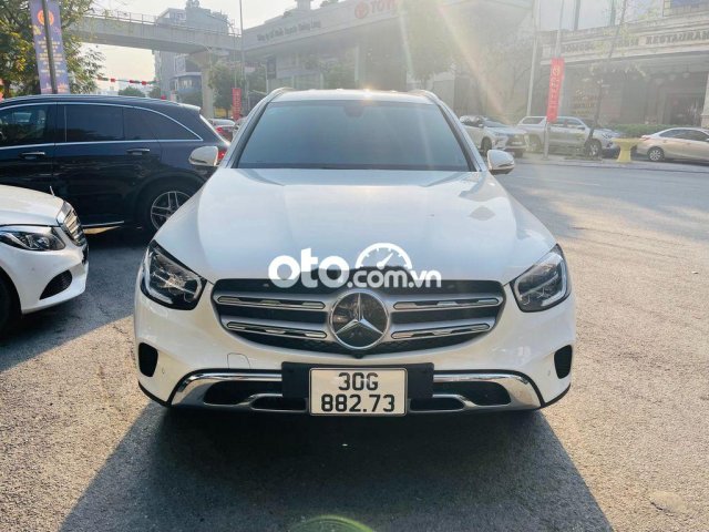 Cần bán gấp Mercedes GLC 200 4Matic sản xuất 2021, màu trắng còn mới