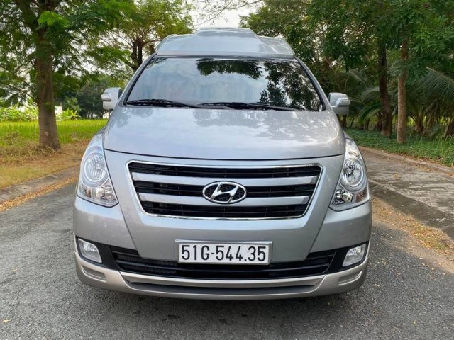 Bán ô tô Hyundai Starex Limousine năm 2018, màu bạc