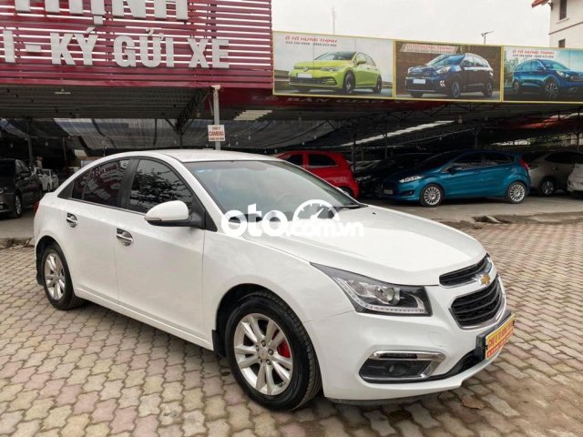 Cần bán Chevrolet Cruze LT năm sản xuất 2018, màu trắng