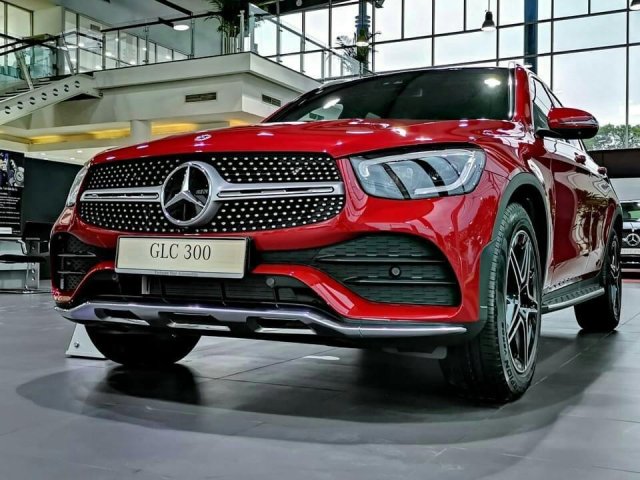 "Rước" Mercedes-Benz GLC 300 4Matic năm 2021, màu đỏ siêu sang bằng giá cực ưu đãi  và nhiều quà tặng khủng1