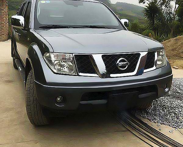 Xe Nissan Navara LE 2.5MT 4WD năm sản xuất 2011, màu xám, xe nhập, giá chỉ 314 triệu