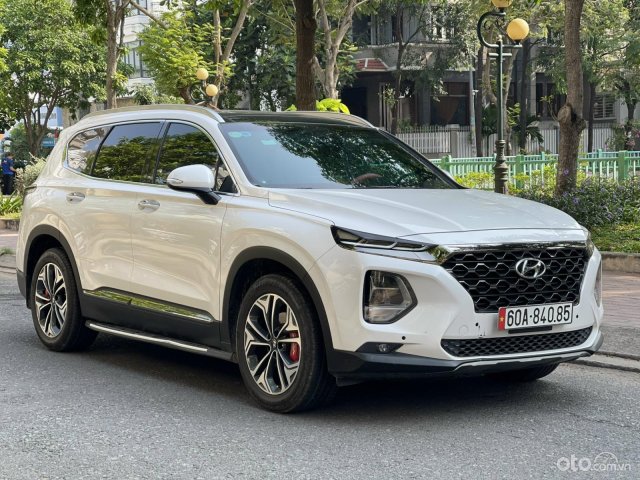 Bán xe Hyundai Santa Fe 2.2L máy dầu năm 2020, màu trắng, xe siêu lướt, giá siêu tốt