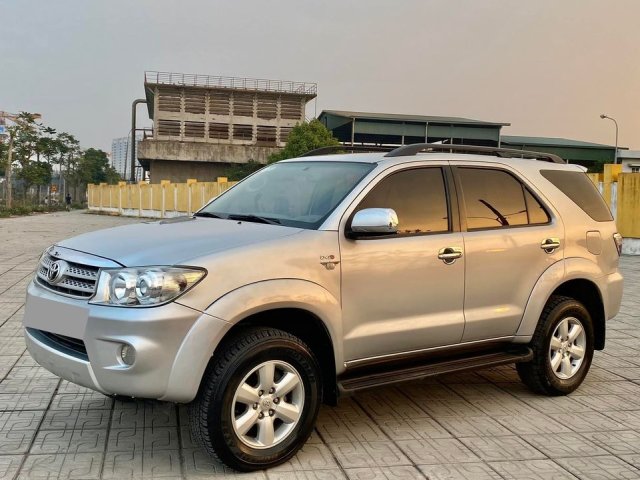 Cần bán lại xe Toyota Fortuner sản xuất năm 2010, giá tốt