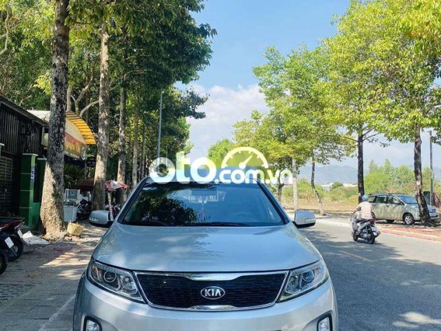 Cần bán Kia Sorento CRDi sản xuất 2014, màu bạc còn mới giá cạnh tranh0