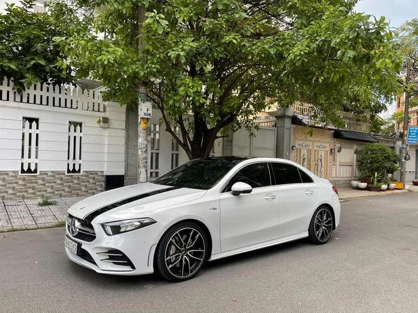 Bán ô tô Mercedes-Benz AMG A35 4Matic sản xuất năm 2020, xe nhập, chiếc xe mang đậm chất thể thao, xe còn bảo hành đến 2024