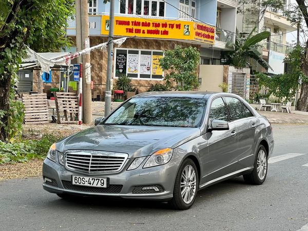 Bán ô tô Mercedes E300 sản xuất 2009, màu xám