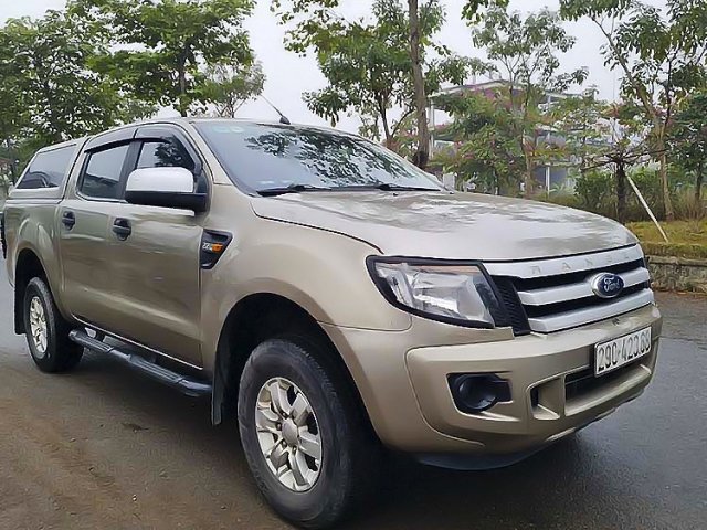 Bán xe Ford Ranger XLS 2.2 4x2 AT sản xuất 2014, màu vàng, nhập khẩu