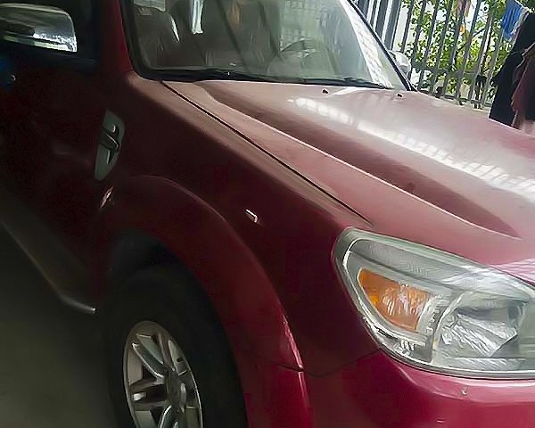 Cần bán Ford Everest 2.5L 4x2 MT năm 2009, màu đỏ số sàn, giá chỉ 295 triệu