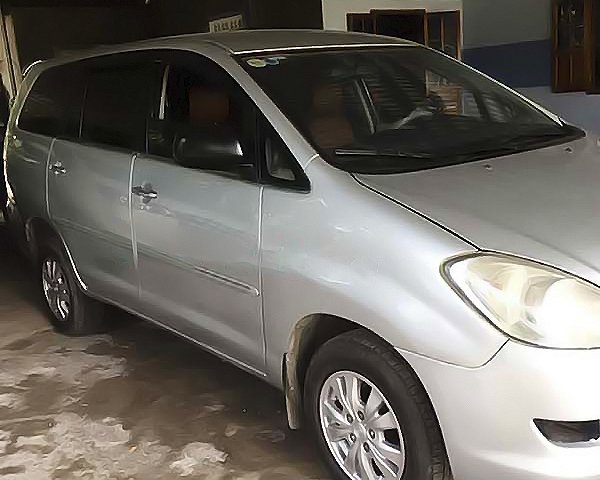 Cần bán Toyota Innova 2.0J năm sản xuất 2007, màu bạc chính chủ0