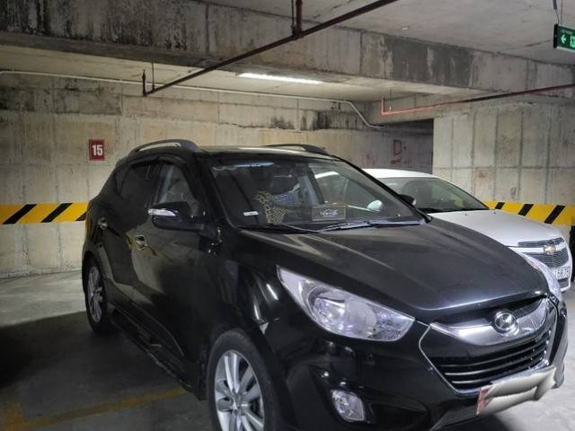 Cần bán Hyundai Tucson 4WD sản xuất năm 2011, màu đen, nhập khẩu nguyên chiếc chính chủ, 465 triệu