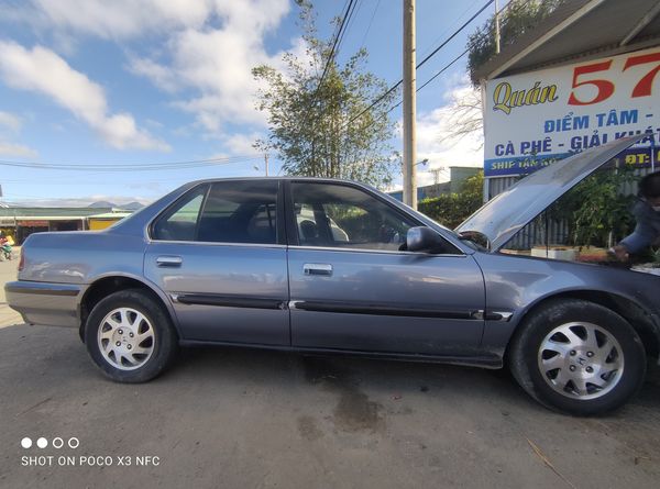 Cần bán gấp Honda Accord năm sản xuất 1990, màu xám