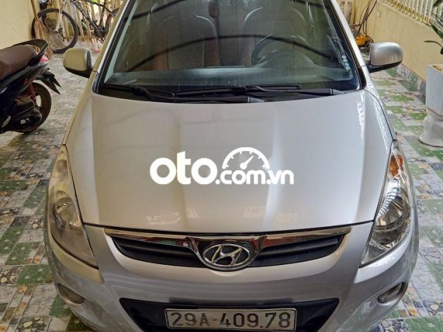 Cần bán gấp Hyundai i20 1.4AT năm 2012, màu bạc, xe nhập, giá tốt0