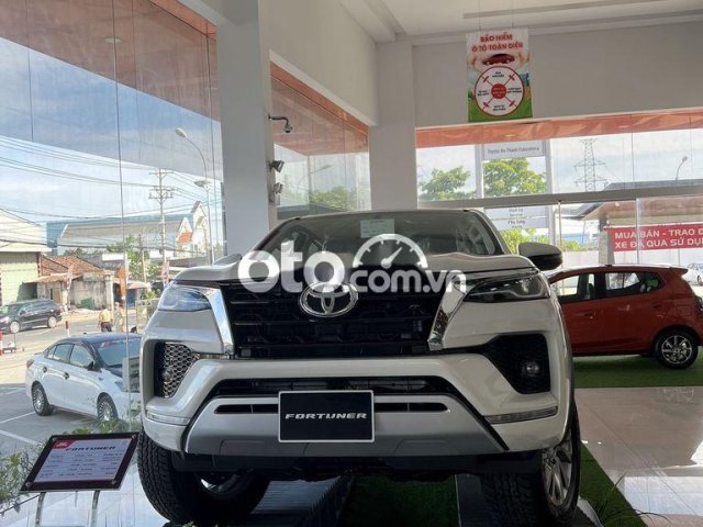 Bán ô tô Toyota Fortuner 2.7 AT năm sản xuất 2022, màu trắng, xe nhập0