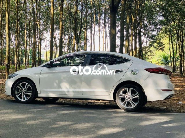 Bán Hyundai Elantra 2.0 năm 2018, màu trắng, nhập khẩu 