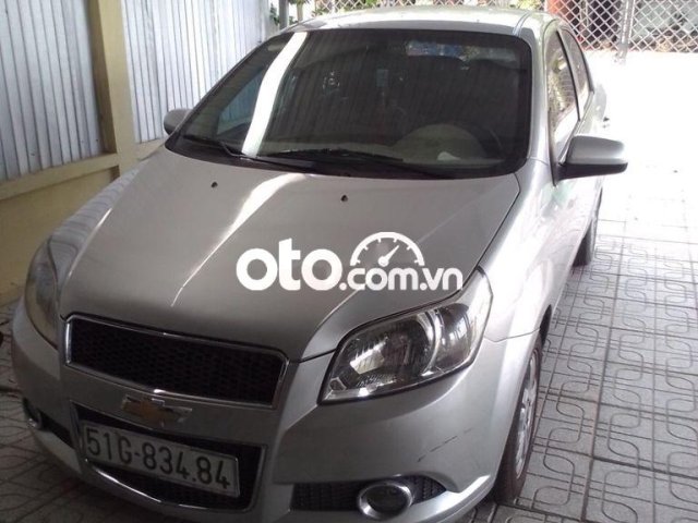 Bán ô tô Chevrolet Aveo MT năm 2018, màu bạc xe gia đình