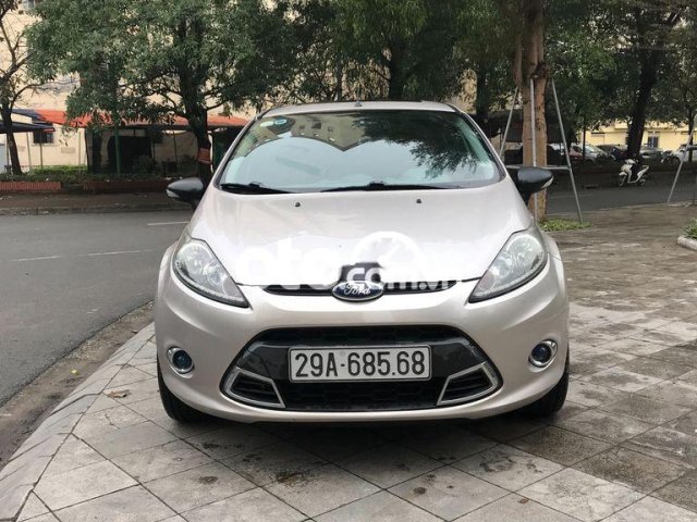 Bán xe Ford Fiesta 1.6 AT năm sản xuất 2012, màu bạc, 268tr