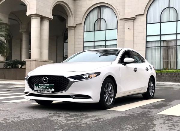 Bán Mazda 3 1.5L AT năm sản xuất 2021, màu trắng, 645tr