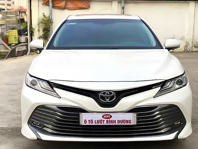 Bán xe Toyota Camry 2.5Q sản xuất năm 2019, màu trắng, nhập khẩu nguyên chiếc