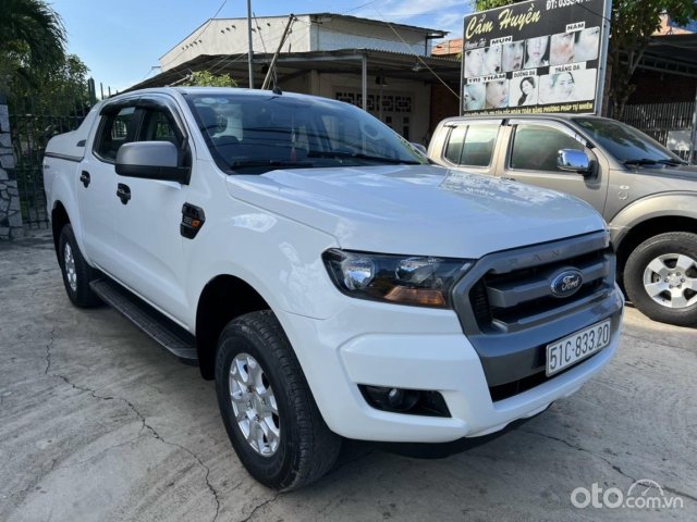 Cần bán lại xe Ford Ranger XLS 2.2L 4x2 AT năm 2016 xe gia đình, giá tốt 530tr