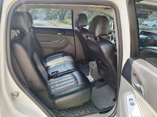 Bán ô tô Chevrolet Orlando LT sản xuất năm 2014, màu trắng, giá chỉ 420 triệu2