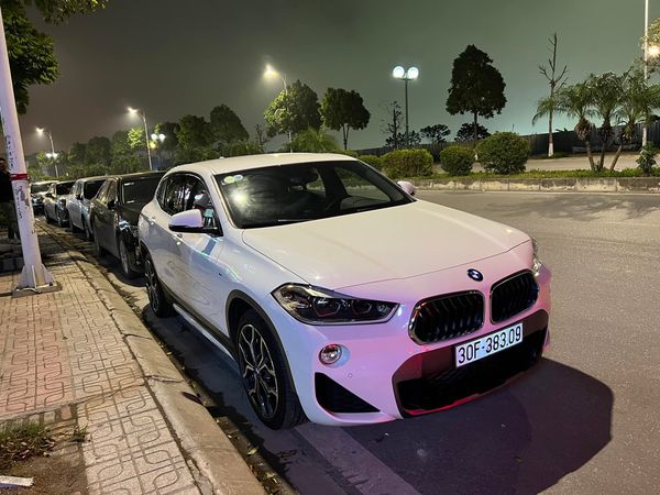 Cần bán lại xe BMW X2 sDrive 18i năm sản xuất 2018, màu trắng, xe nhập0