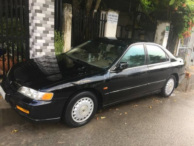 Cần bán xe Honda Accord MT sản xuất 1996, màu đen, nhập khẩu