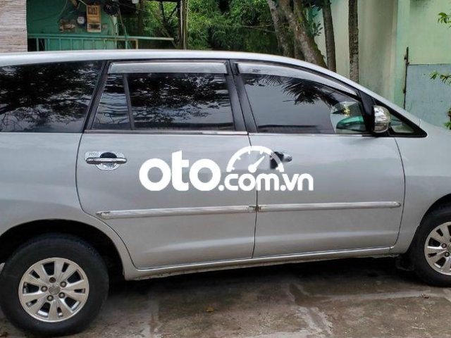 Bán ô tô Toyota Innova J năm sản xuất 2008, màu bạc xe gia đình giá cạnh tranh0