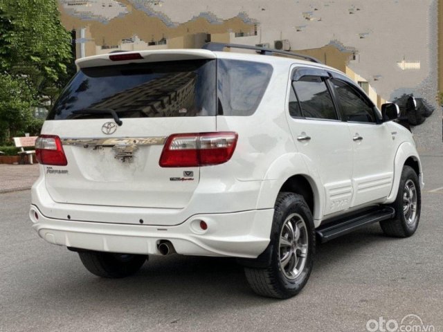 Cần bán Toyota Fortuner 2.7V TRD 4x4 đời 2012, màu trắng