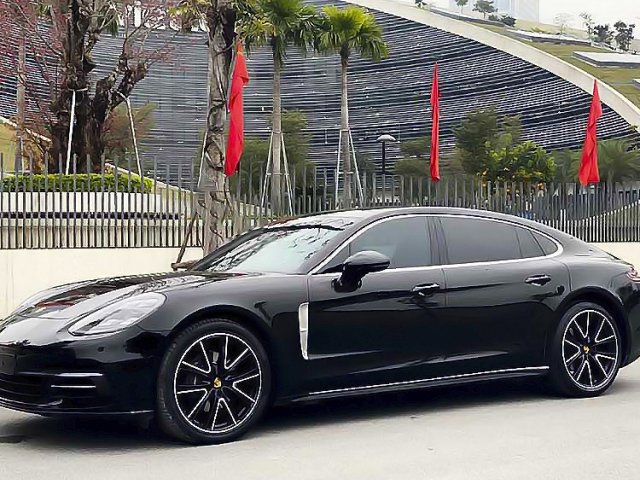 Chạm mặt Porsche Panamera Turbo 2017 tiền tỷ trên phố Hà Nội