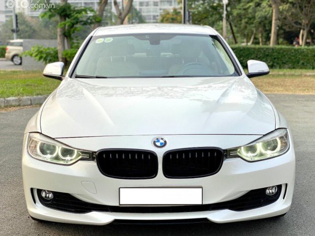 Bán BMW 320i AT sản xuất năm 2013, màu trắng, nhập khẩu giá cạnh tranh0