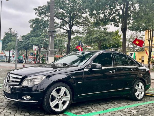 Cần bán gấp Mercedes C300 năm sản xuất 2010, màu đen, giá tốt0