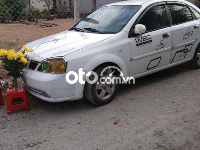 Cần bán lại xe Daewoo Lacetti SX năm sản xuất 2005, màu trắng