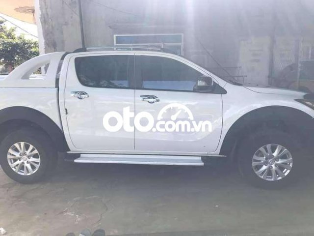 Cần bán gấp Mazda BT-50 3.2AT năm sản xuất 2015, màu trắng, nhập khẩu  