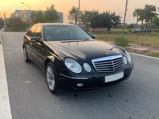 Bán Mercedes E200 năm 2008, màu đen