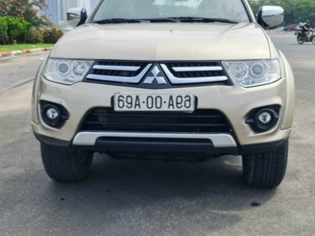 Xe Mitsubishi Pajero Sport D 4x2 MT năm 2017, màu vàng