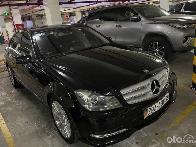 Bán Mercedes C200 2.0AT sản xuất năm 2011, màu đen, giá 468tr