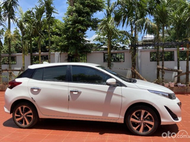 Cần bán gấp Toyota Yaris 1.5G sản xuất 2018, màu trắng 