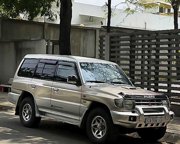 Bán Mitsubishi Pajero V6 sản xuất năm 2003, màu vàng còn mới