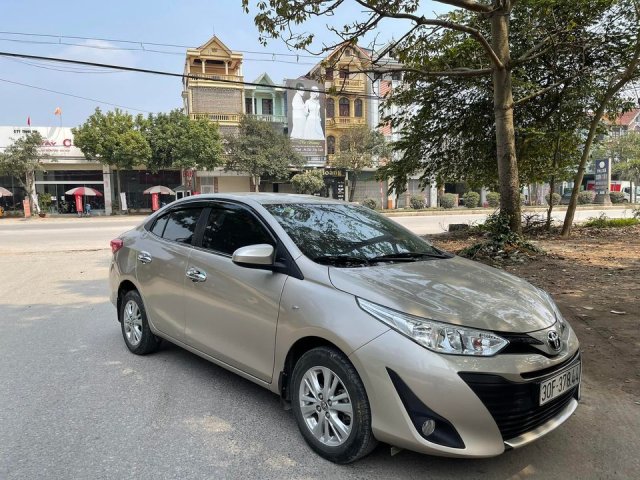 Cần bán Vios MT đời 2018, màu vàng, giá cực tốt