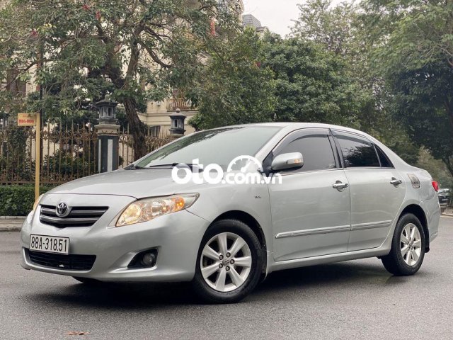 Cần bán gấp Toyota Corolla Altis năm sản xuất 2012, màu bạc0