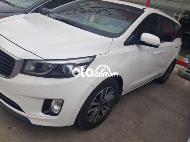 Cần bán xe Kia Sedona 2.2 DAT sản xuất năm 2018, màu trắng0