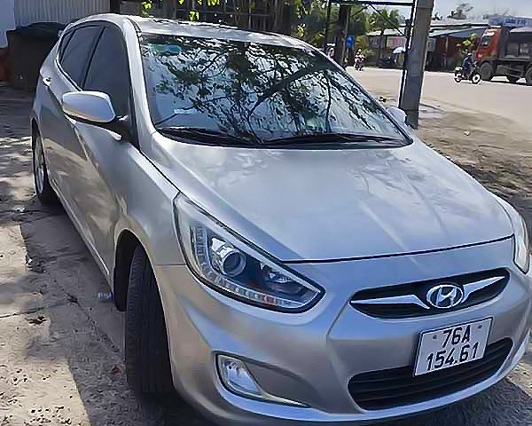 Bán xe Hyundai Accent Blue sản xuất 2014, màu bạc số tự động, 328 triệu