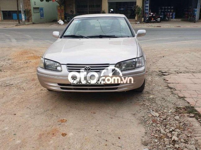 Bán Toyota Camry XLI sản xuất 2000 số sàn, giá 170tr0